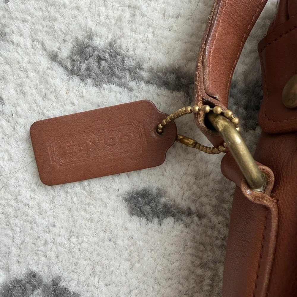 Vintage Coach Taylor 9944 Crossbody Bag | Genuine Leather | USA Made | Hang Tag - Picture 3 of 7